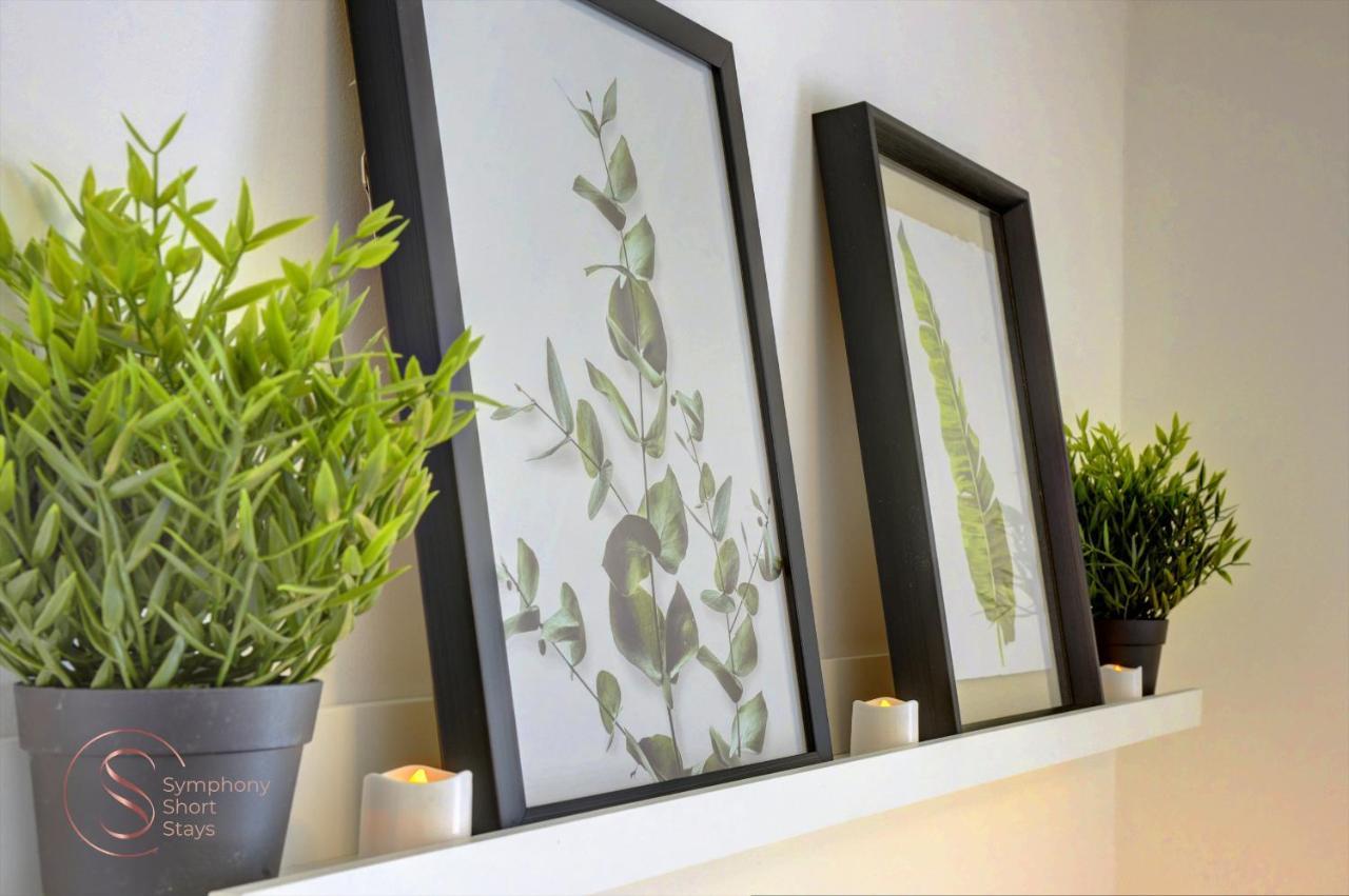Apartment Modern, Stylish Ensuite With Netflix & Parking By Symphony Short Stays