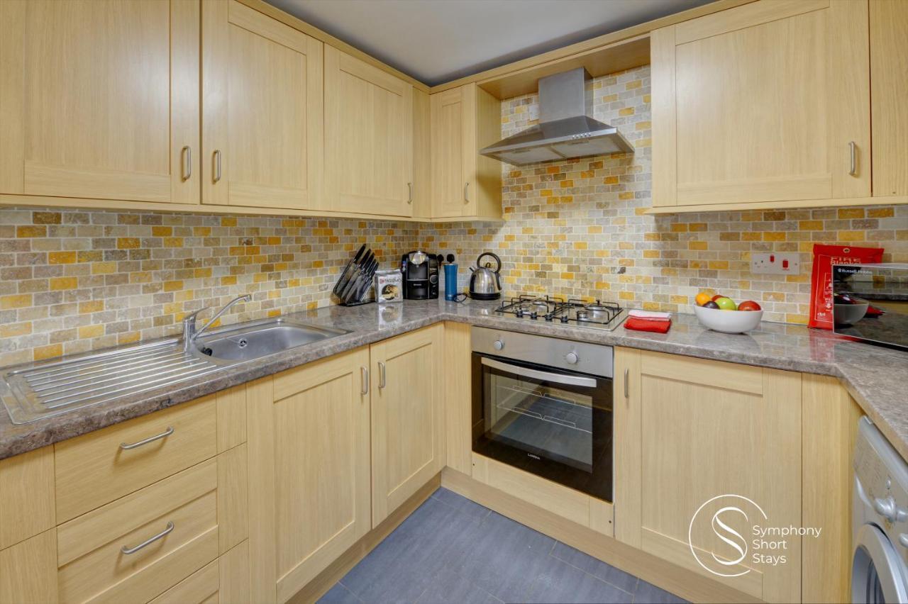 Apartment Modern, Stylish Ensuite With Netflix & Parking By Symphony Short Stays *