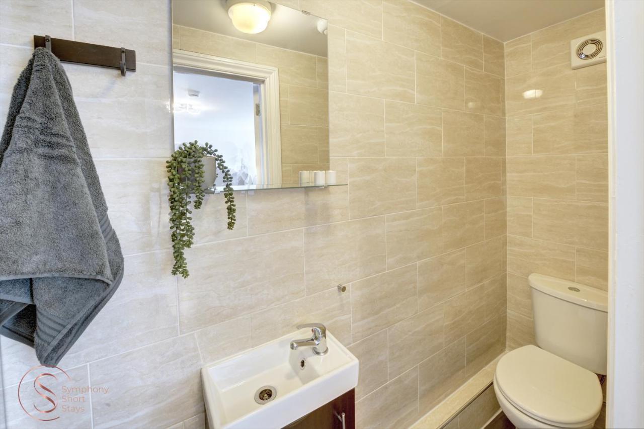 Apartment Modern, Stylish Ensuite With Netflix & Parking By Symphony Short Stays Coventry