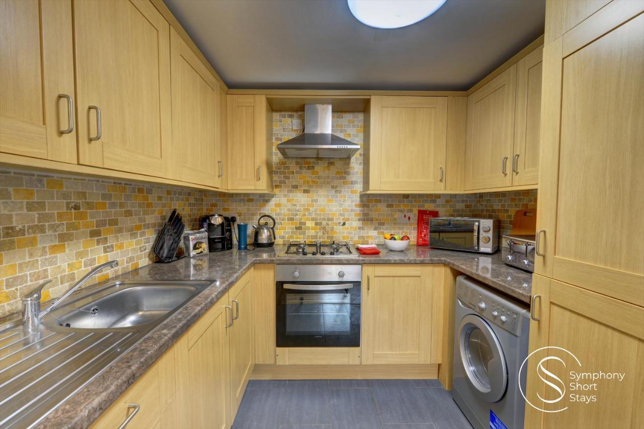 Apartment Modern, Stylish Ensuite With Netflix & Parking By Symphony Short Stays *