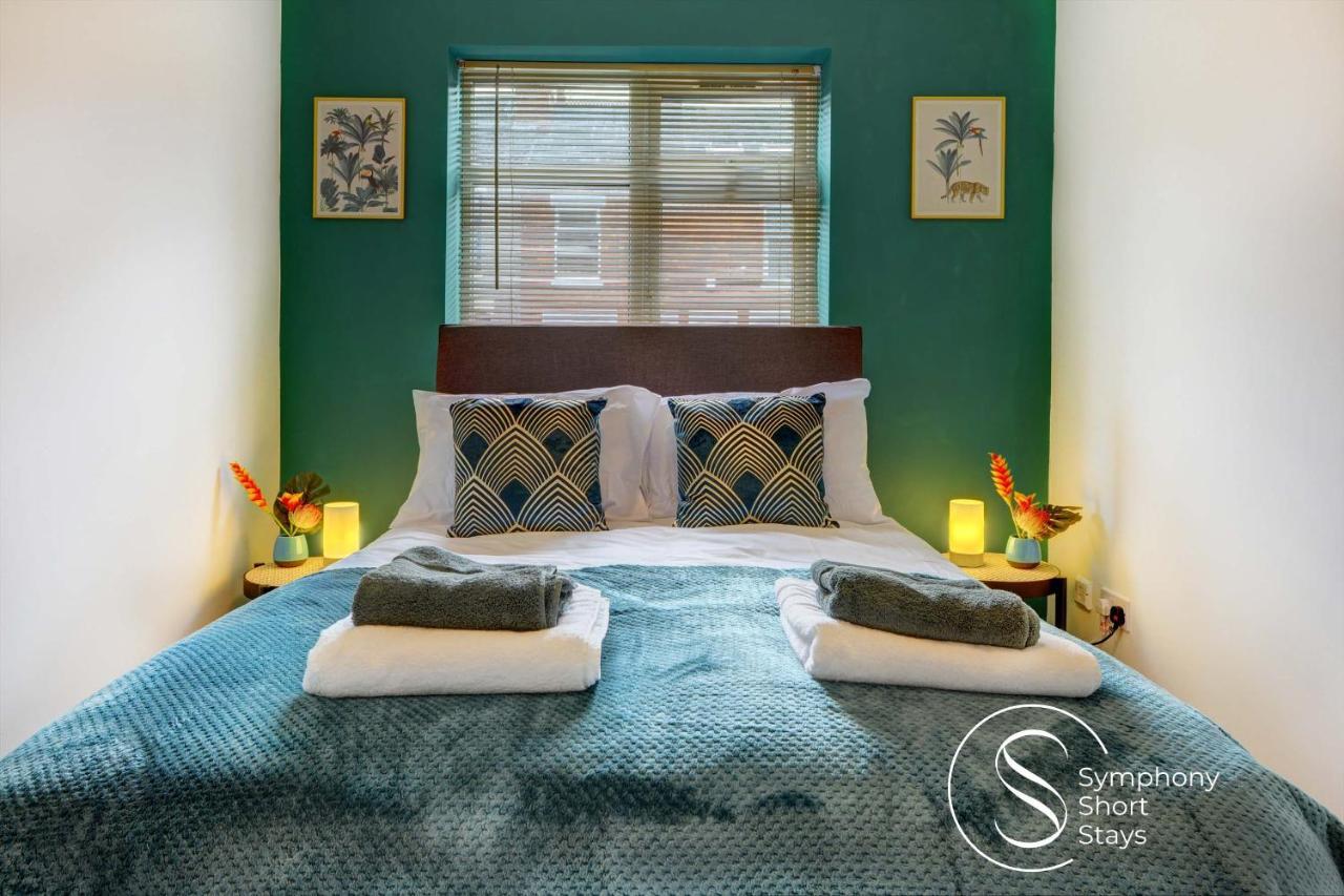 Apartment Modern, Stylish Ensuite With Netflix & Parking By Symphony Short Stays