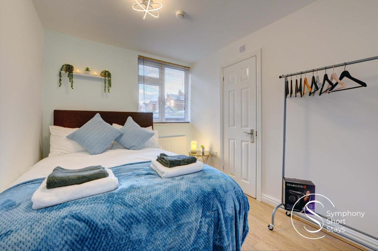 Apartment Modern, Stylish Ensuite With Netflix & Parking By Symphony Short Stays *