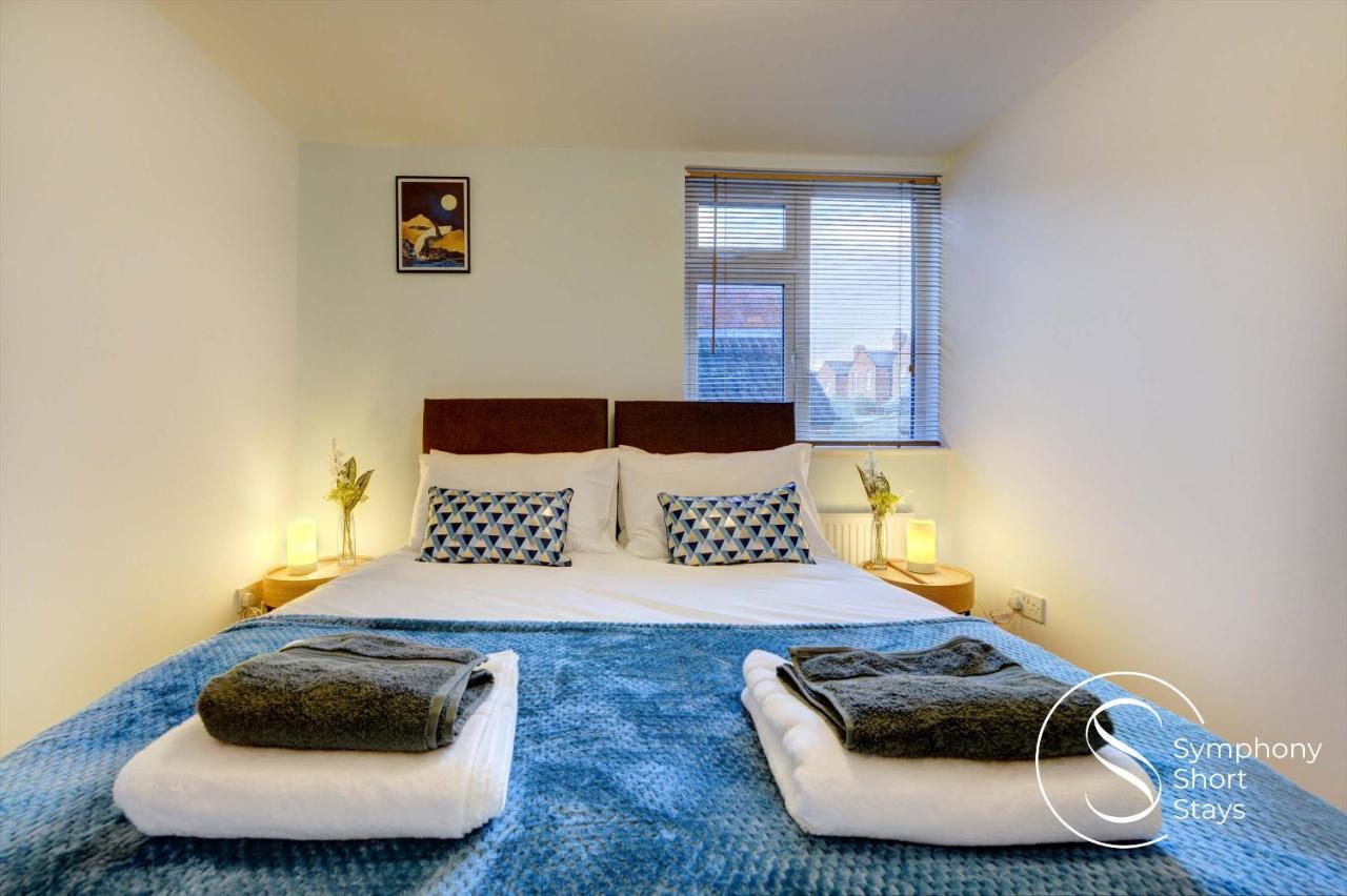 Modern, Stylish Ensuite With Netflix & Parking By Symphony Short Stays Apartment Coventry