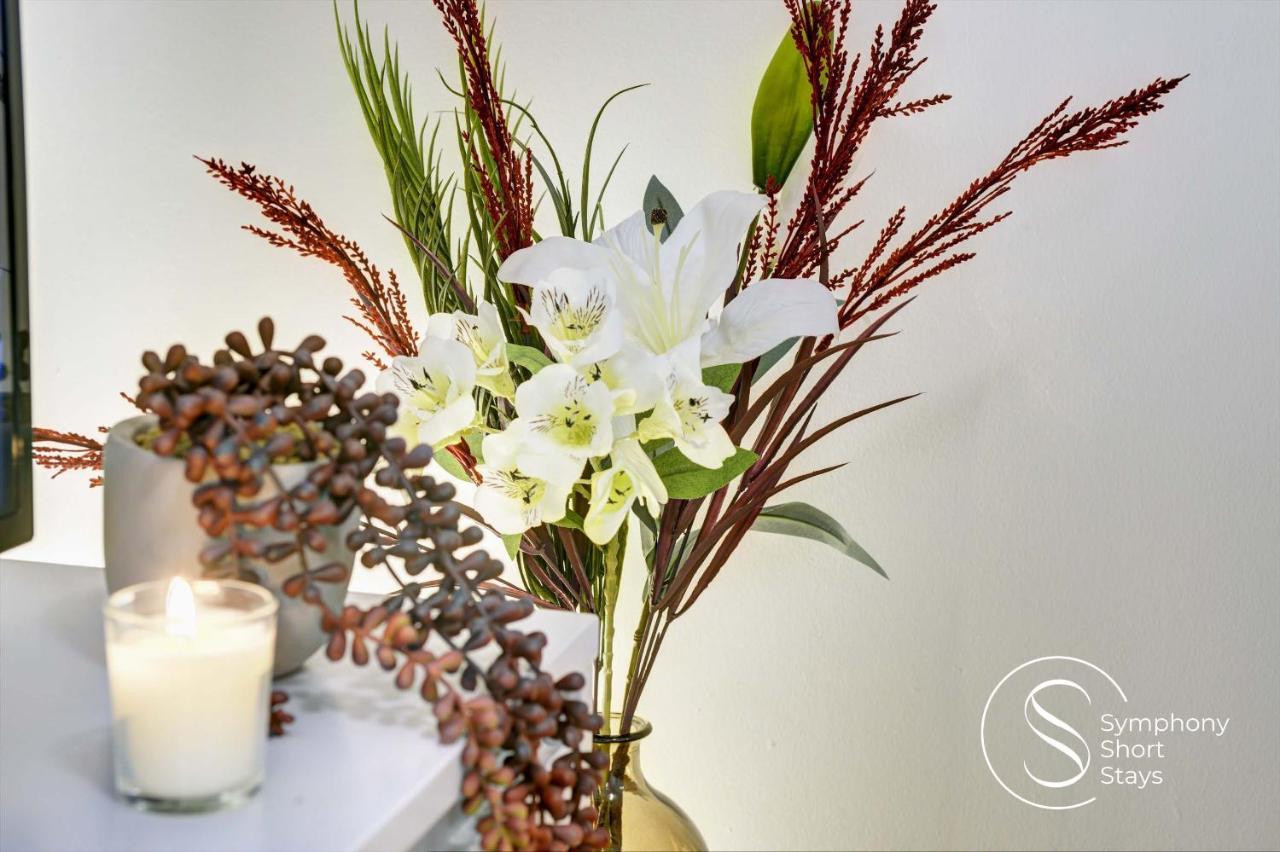 Modern, Stylish Ensuite With Netflix & Parking By Symphony Short Stays Apartment