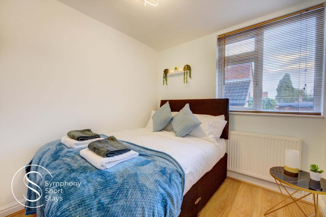 Modern, Stylish Ensuite With Netflix & Parking By Symphony Short Stays Apartment