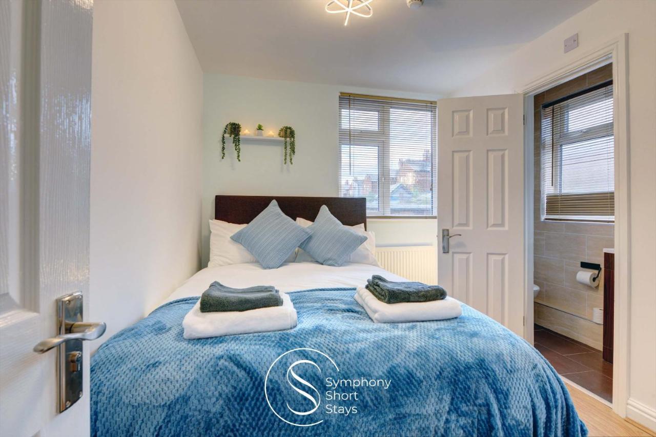 Modern, Stylish Ensuite With Netflix & Parking By Symphony Short Stays Apartment Coventry