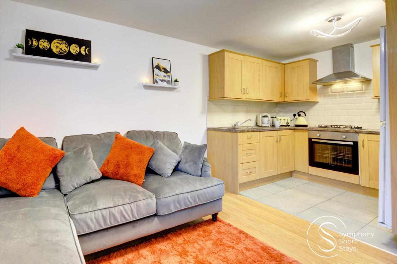 Modern, Stylish Ensuite With Netflix & Parking By Symphony Short Stays Apartment Coventry