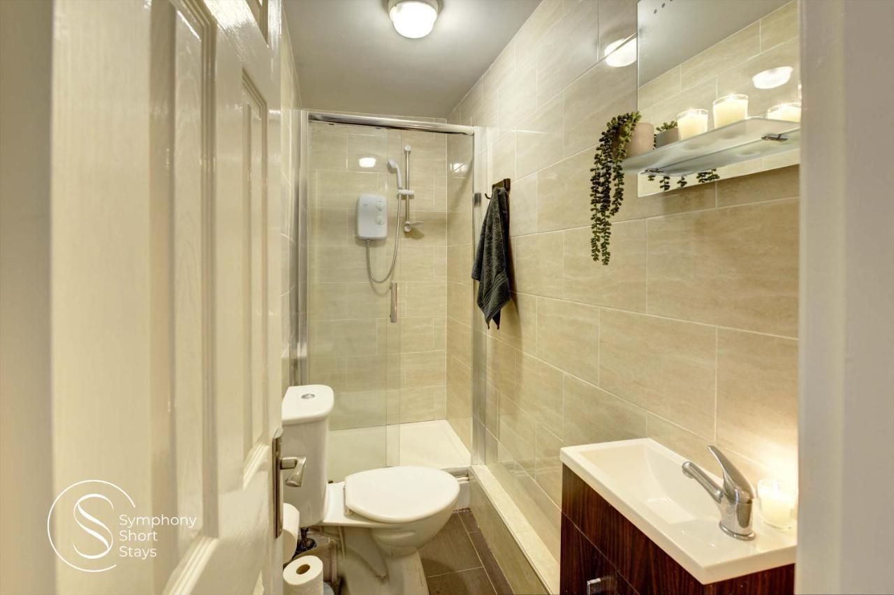 Modern, Stylish Ensuite With Netflix & Parking By Symphony Short Stays Apartment Coventry