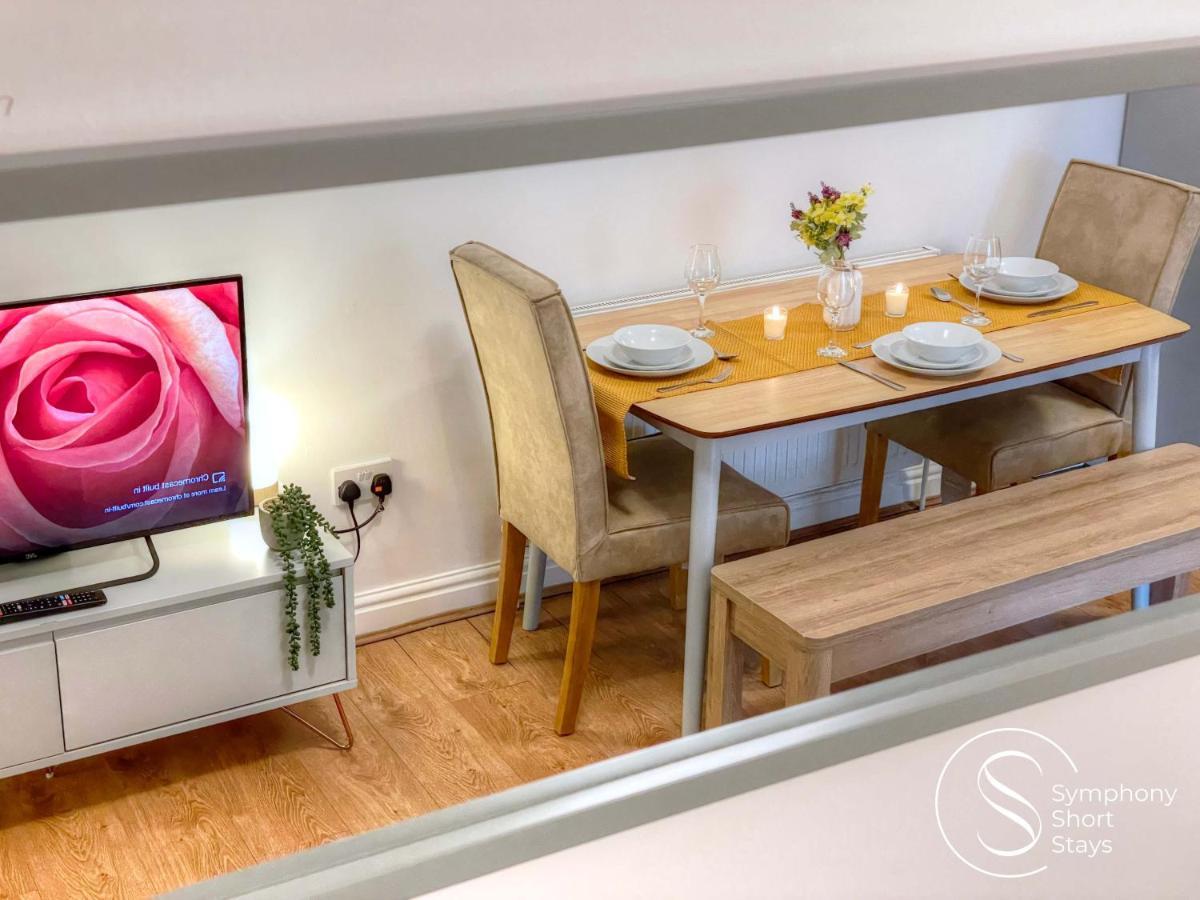 Modern, Stylish Ensuite With Netflix & Parking By Symphony Short Stays Apartment