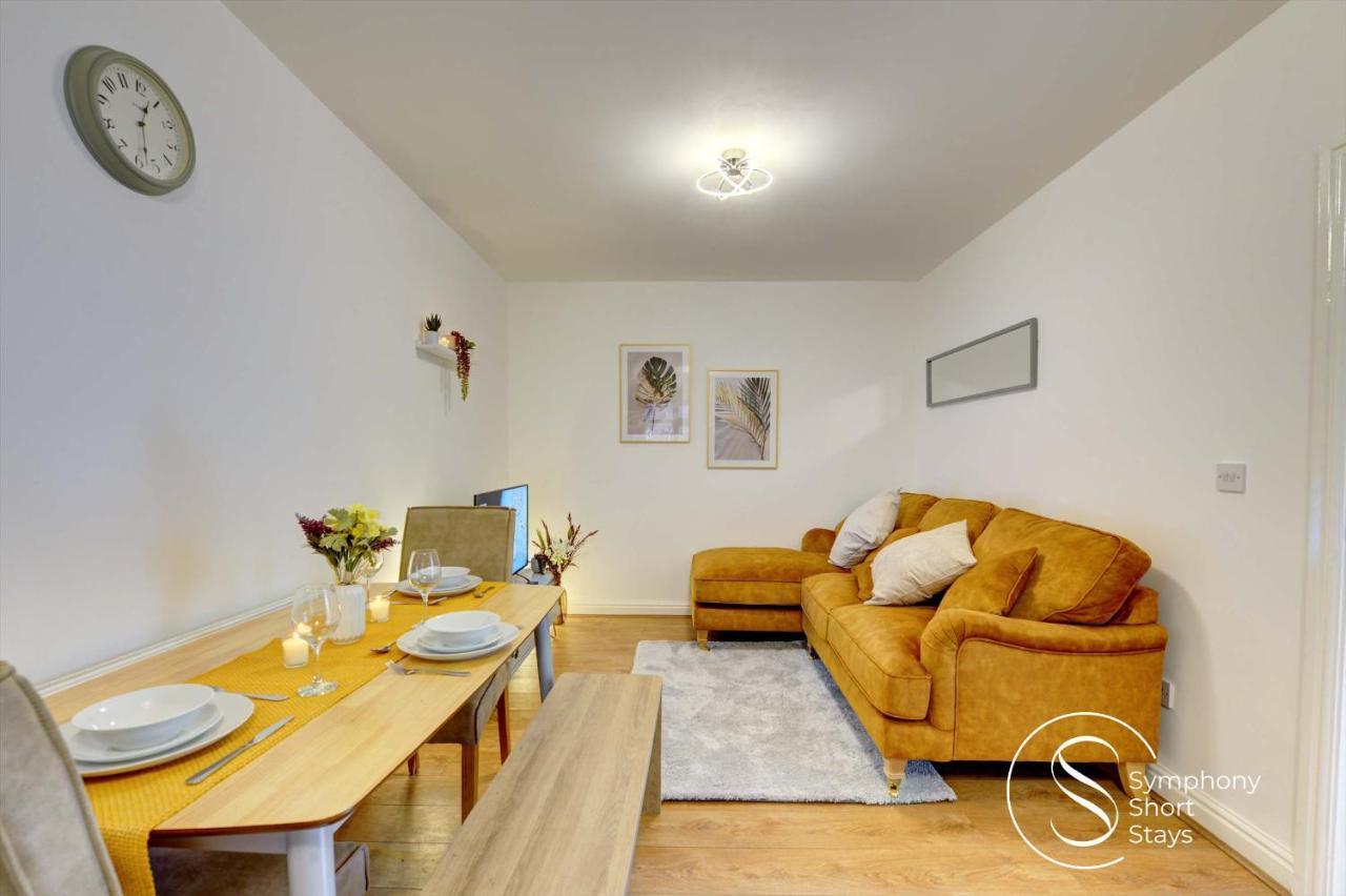 Modern, Stylish Ensuite With Netflix & Parking By Symphony Short Stays Apartment Coventry