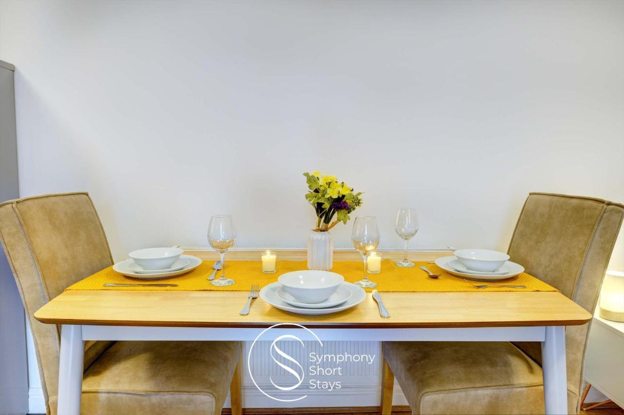 Apartment Modern, Stylish Ensuite With Netflix & Parking By Symphony Short Stays